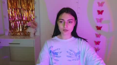 Snapshot of medina_andress chatting on 9, 3, 2025 Dina online show from 9, 3, 2025