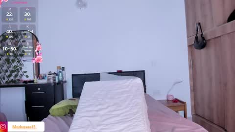 medussa13 online show from 15, 4, 2026