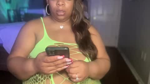 Snapshot of meetsouthernpeach chatting on 23, 12, 2024 Southern Peach online show from 23, 12, 2024