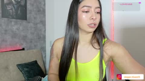 Snapshot of megan_bluee_ chatting on 10, 7, 2026 Megan Bluee online show from 10, 7, 2026