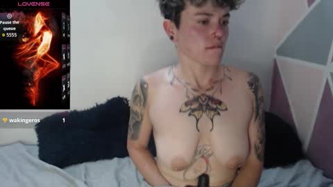 Snapshot of megan_coop3r_ chatting on 26, 10, 2025 Megan and sophi online show from 26, 10, 2025