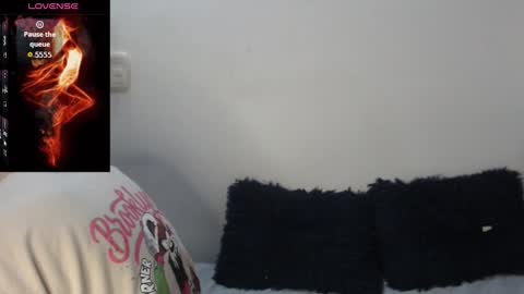 Snapshot of megan_coop3r_ chatting on 10, 11, 2025 Megan and sophi online show from 10, 11, 2025