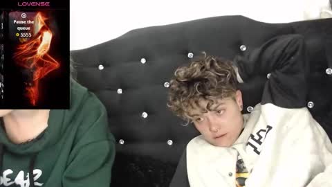 Snapshot of megan_coop3r_ chatting on 19, 11, 2025 Megan and sophi online show from 19, 11, 2025