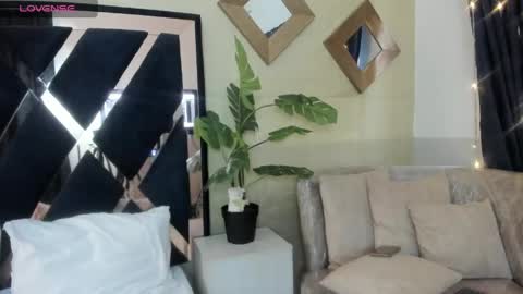 Snapshot of megan_devon chatting on 28, 4, 2026 online show from 28, 4, 2026