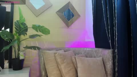 Snapshot of megan_devon chatting on 5, 5, 2026 online show from 5, 5, 2026