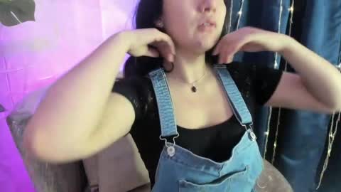 Snapshot of megan_devon chatting on 28, 5, 2026 online show from 28, 5, 2026