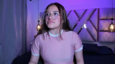 Snapshot of megan_vg chatting on 4, 4, 2026 Megan online show from 4, 4, 2026
