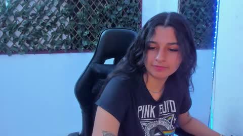 Snapshot of megan_whitte_01 chatting on 6, 3, 2025 megan white 01  online show from 6, 3, 2025