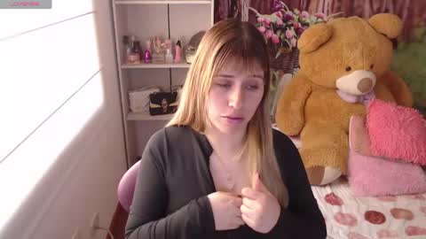 Snapshot of meganlk chatting on 22, 4, 2026 MEGAN online show from 22, 4, 2026