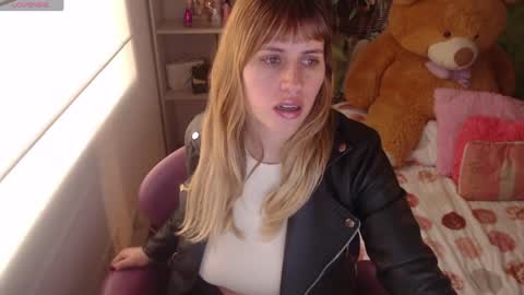 Snapshot of meganlk chatting on 28, 4, 2026 MEGAN online show from 28, 4, 2026