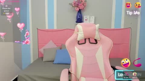 Snapshot of meganqueen2 chatting on 19, 2, 2025 Megan Queen online show from 19, 2, 2025