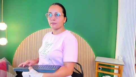Snapshot of megansumer chatting on 27, 5, 2026 Megan online show from 27, 5, 2026