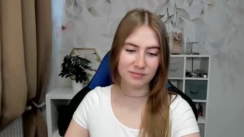Snapshot of meganx_candy chatting on 8, 5, 2026 Megan online show from 8, 5, 2026