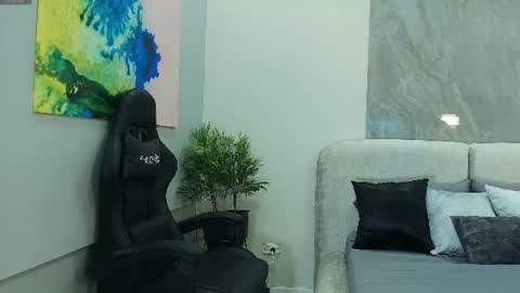 Snapshot of meggan_luxx chatting on 3, 8, 2026 MEGGAN LUXX online show from 3, 8, 2026