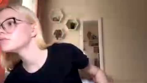 Mia online show from 10, 4, 2026