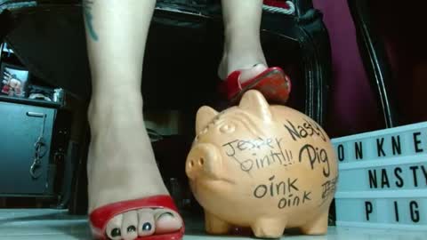 Snapshot of megoddessara chatting on 20, 5, 2026 Goddess Sara online show from 20, 5, 2026