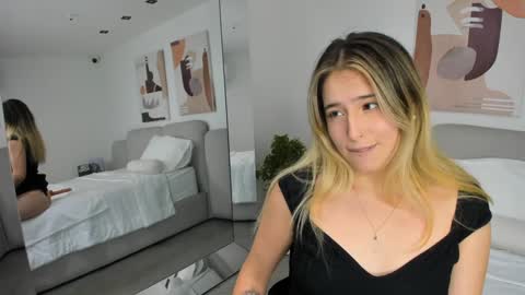 Snapshot of melanie__5 chatting on 22, 1, 2025 Melanie Baez online show from 22, 1, 2025