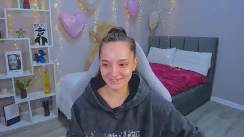 MelanieAlves online show from 8, 3, 2026