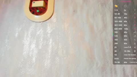 Snapshot of melanierioss_ chatting on 23, 4, 2026 online show from 23, 4, 2026