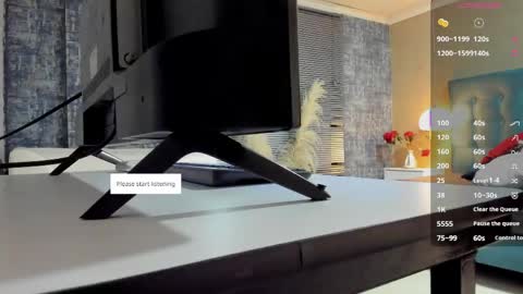 Snapshot of melanierioss_ chatting on 30, 4, 2026 online show from 30, 4, 2026