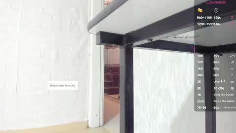 Snapshot of melanierioss_ chatting on 12, 5, 2026 online show from 12, 5, 2026