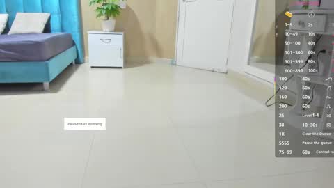 Snapshot of melanierioss_ chatting on 27, 5, 2026 online show from 27, 5, 2026