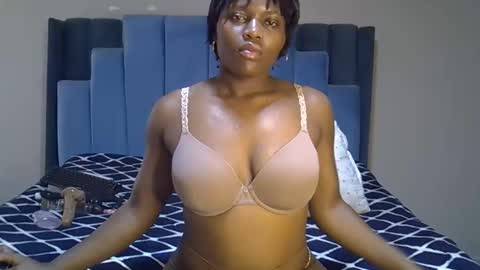 Snapshot of melanin_moon chatting on 24, 4, 2026 Moon online show from 24, 4, 2026