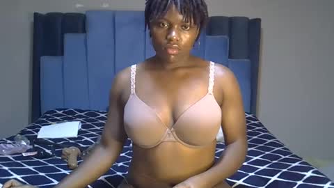 Snapshot of melanin_moon chatting on 25, 4, 2026 Moon online show from 25, 4, 2026