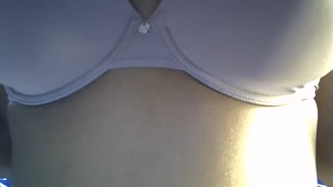 Snapshot of melanin_moon chatting on 1, 5, 2026 Moon online show from 1, 5, 2026