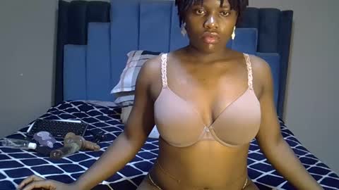 Snapshot of melanin_moon chatting on 2, 5, 2026 Moon online show from 2, 5, 2026