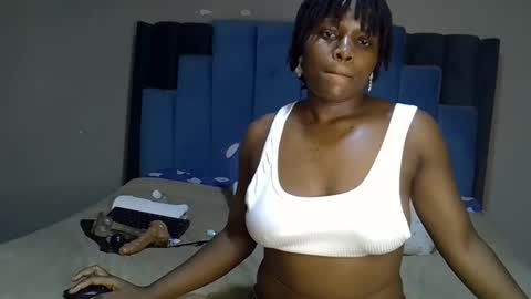 Snapshot of melanin_moon chatting on 15, 5, 2026 Moon online show from 15, 5, 2026