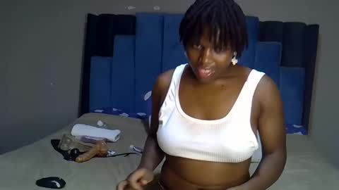 Snapshot of melanin_moon chatting on 16, 5, 2026 Moon online show from 16, 5, 2026