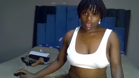 Snapshot of melanin_moon chatting on 16, 5, 2026 Moon online show from 16, 5, 2026