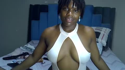 Snapshot of melanin_moon chatting on 18, 5, 2026 Moon online show from 18, 5, 2026