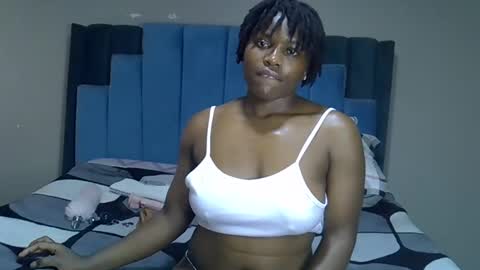 Snapshot of melanin_moon chatting on 27, 5, 2026 Moon online show from 27, 5, 2026