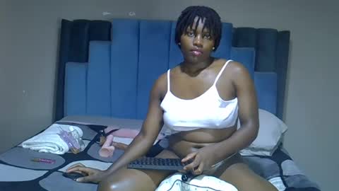Snapshot of melanin_moon chatting on 19, 6, 2026 Moon online show from 19, 6, 2026