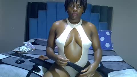 Snapshot of melanin_moon chatting on 28, 6, 2026 Moon online show from 28, 6, 2026