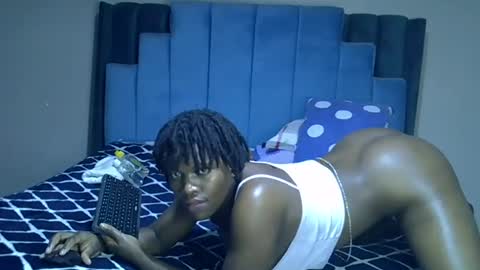 Snapshot of melanin_moon chatting on 3, 7, 2026 Moon online show from 3, 7, 2026