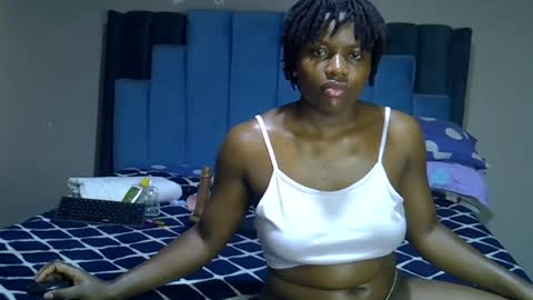 Snapshot of melanin_moon chatting on 7, 7, 2026 Moon online show from 7, 7, 2026