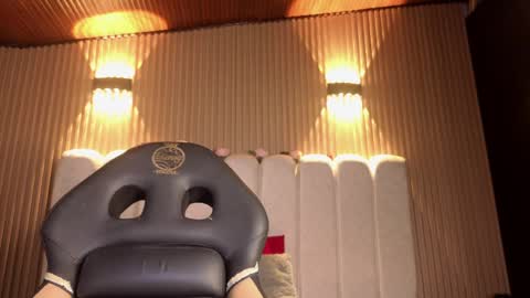 melanny_petite online show from 6, 4, 2026