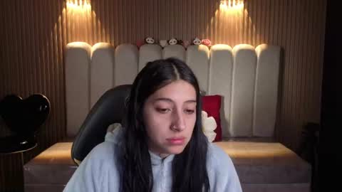 Snapshot of melanny_petite chatting on 19, 7, 2026 melanny_petite online show from 19, 7, 2026