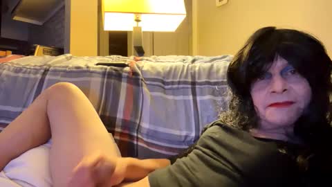 Tan lines online show from 19, 12, 2025