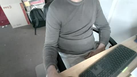 Snapshot of melbguy_075 chatting on 3, 8, 2026 melbguy_075 online show from 3, 8, 2026