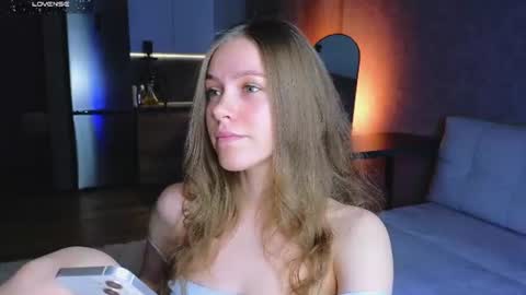 Snapshot of melee_eva chatting on 23, 7, 2026 Melee Eva - Thumbs Up please online show from 23, 7, 2026
