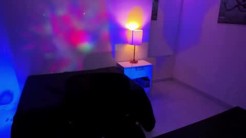 Melina Hope online show from 27, 10, 2025