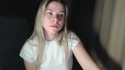 Snapshot of melissa__ray chatting on 19, 12, 2024 Melissa  Ray online show from 19, 12, 2024
