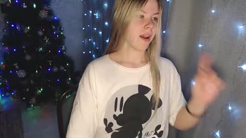 Snapshot of melissa__ray chatting on 30, 12, 2024 Melissa  Ray online show from 30, 12, 2024