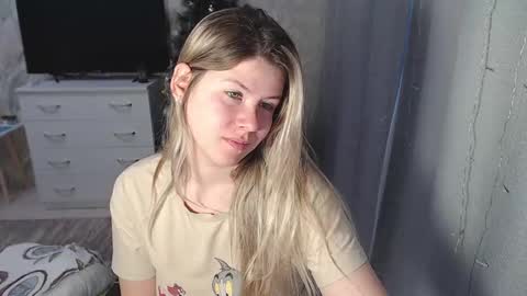 Snapshot of melissa__ray chatting on 15, 1, 2025 Melissa  Ray online show from 15, 1, 2025