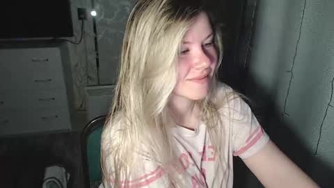 Snapshot of melissa__ray chatting on 1, 2, 2025 Melissa  Ray online show from 1, 2, 2025
