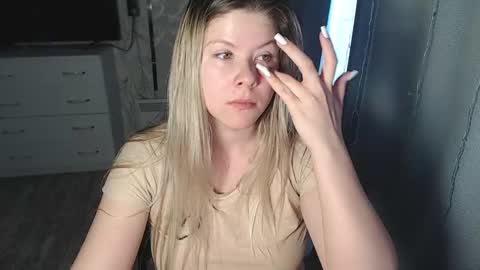 Snapshot of melissa__ray chatting on 5, 2, 2025 Melissa  Ray online show from 5, 2, 2025